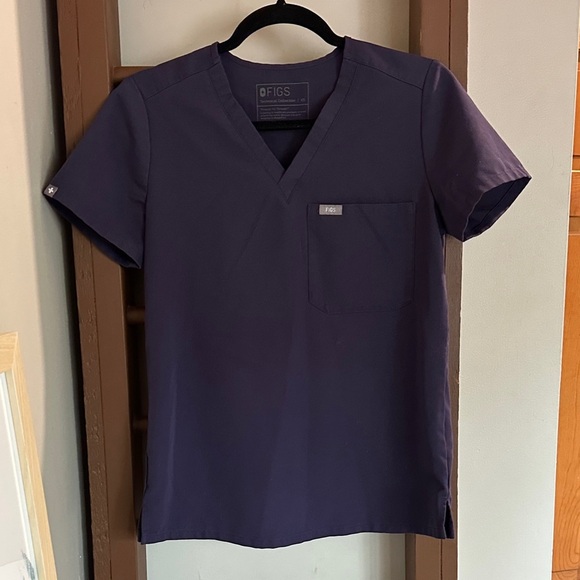 Figs Caterina One Pocket Scrub Top - Picture 2 of 4